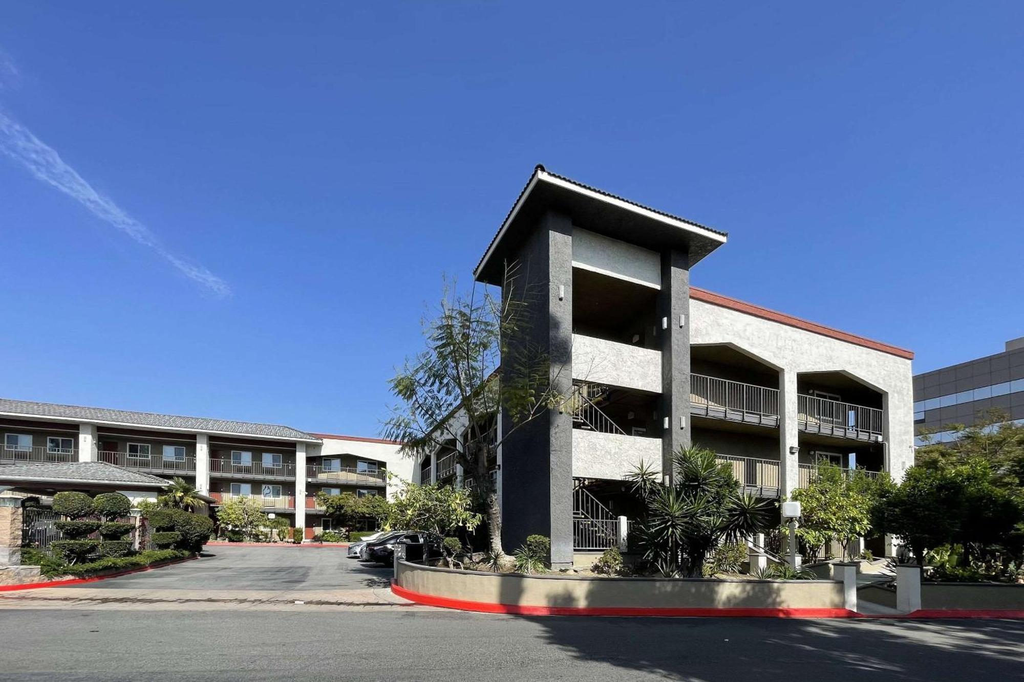 Quality Inn Ontario Airport Convention Center Exterior foto